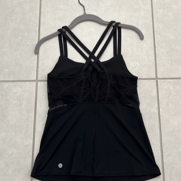 Lululemon women’s mesh panel tank top - Picture 3 of 9